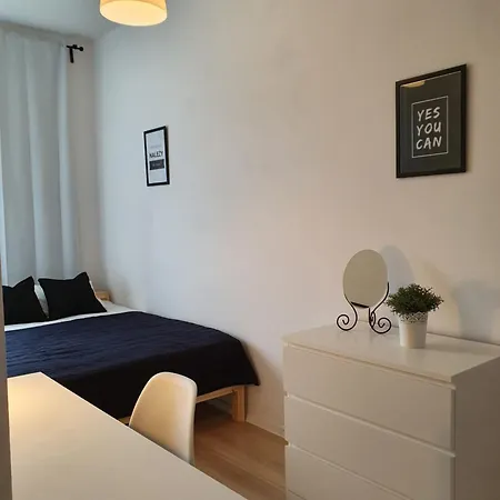 W Centrum Gdyni - Swietojanska 135 Homestay Gdynia