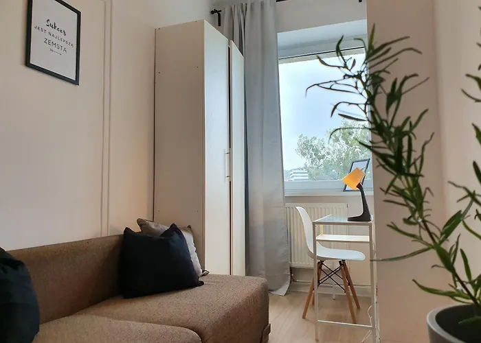 W Centrum Swietojanska 135 홈스테이 *