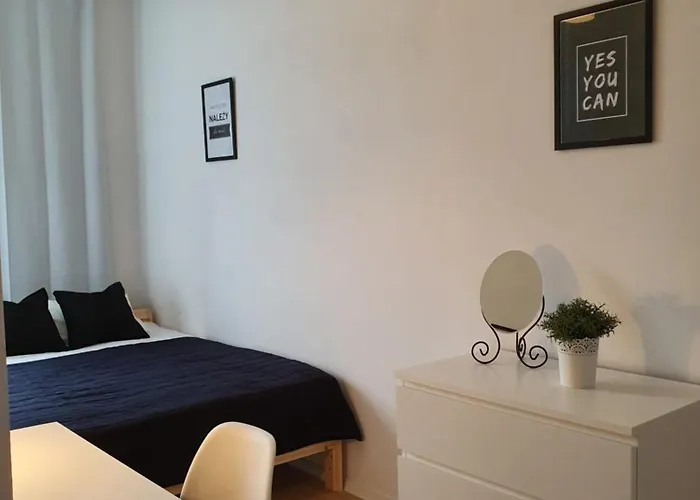 W Centrum Swietojanska 135 홈스테이 그디니아